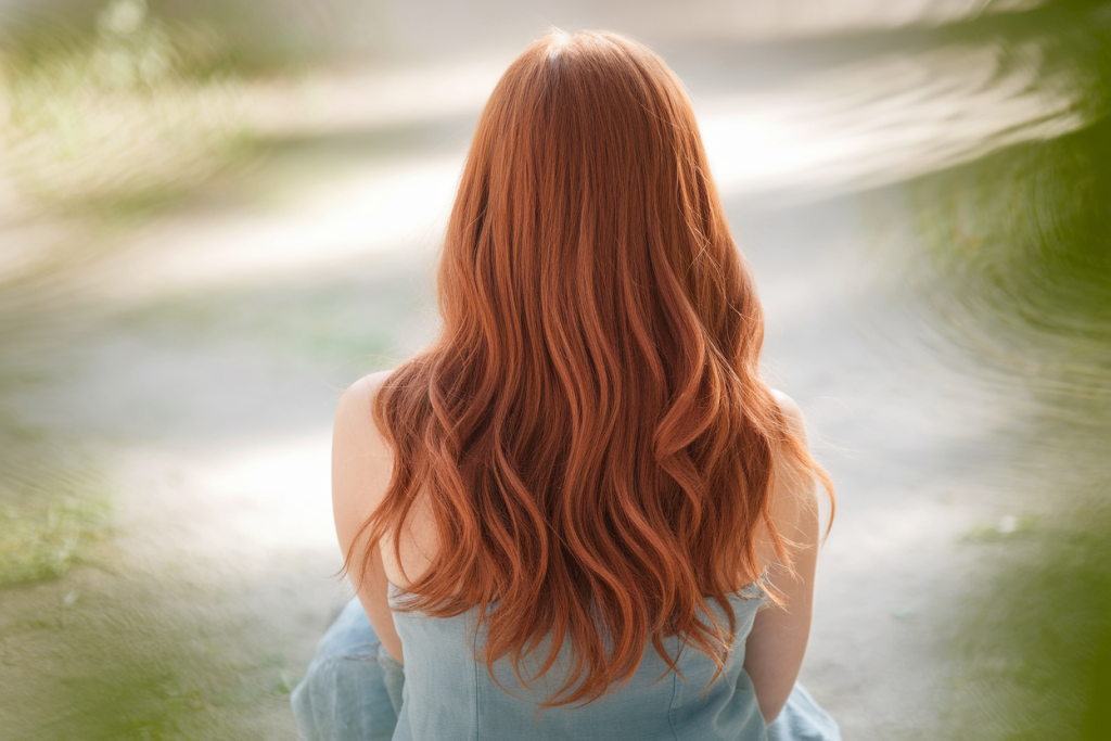 Coloration au Hénné sur Cheveux Blancs : L&rsquo;Astuce pour Sublimer ton Brun